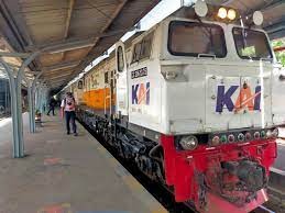 Kereta Api di Stasiun Jember (Foto:Istimewa)