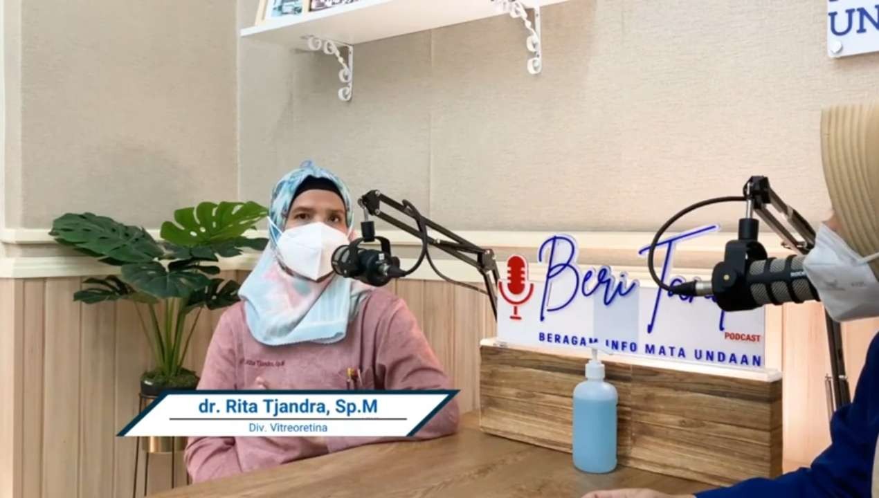 dr Rita Tjandra spesialis mata dari RS Mata Undaan Surabaya dalam podcast Beri Tanda. (Foto: Tangkapan Layar)