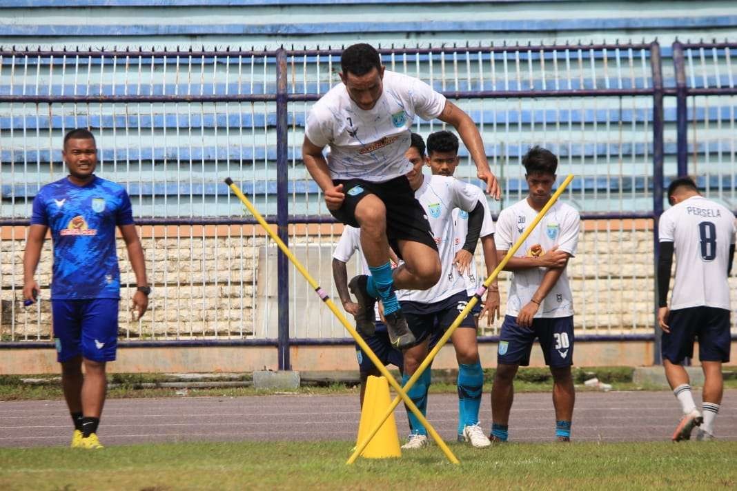 Persela Lamongan saat berlatih di Stadion Surajaya Lamongan, Jawa Timur. (Foto: Istimewa)