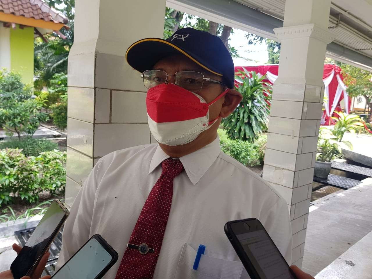 Rektor Unair, Prof Mohammad Nasih saat ditemui usai kick off uji klinis Vaksin Merah Putih Unair di RSUD Dr Soetomo, Surabaya, Rabu 9 Februari 2022. (Foto: Fariz Yarbo/Ngopibareng.id)