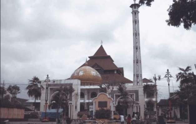 Banyak masjid di Bondowoso arah kiblatnya kurang tepat. (foto: guido/ngopibareng.id)