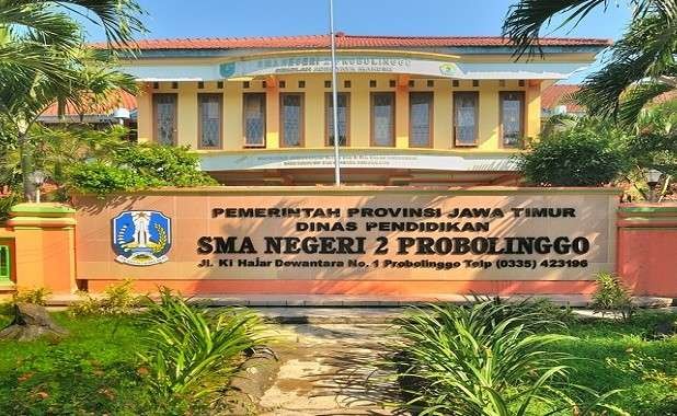 SMAN 2 Probolinggo di Jalan Ki Hajar Dewantara ini menghentikan PTM setelah enam siswanya positif Covid-19. (Foto: Ikhsan Mahmudi/Ngopibareng.id)