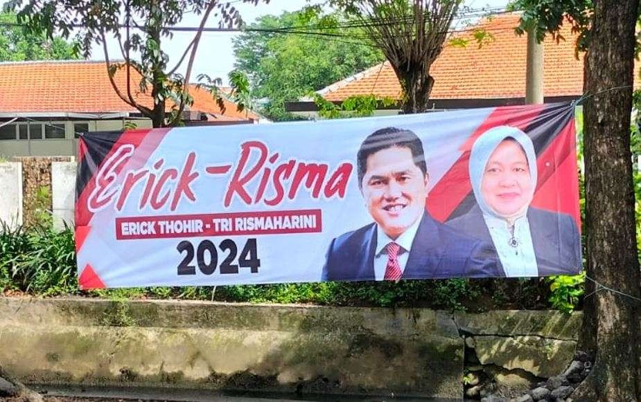 Spanduk Erick-Risma 2024. (Foto: Yasmin Fitrida/Ngopibareng.id)