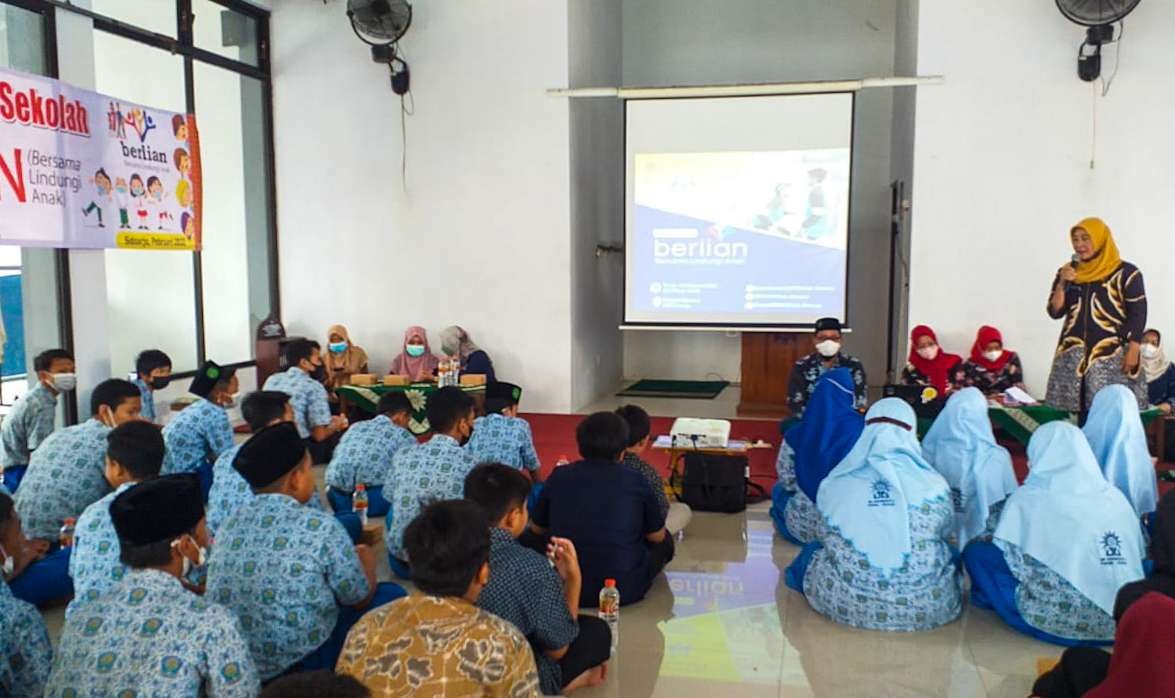 Penyuluhan oleh DP3AKB di SMP Muhammadiyah Porong, Sidoarjo. (Foto: Istimewa)