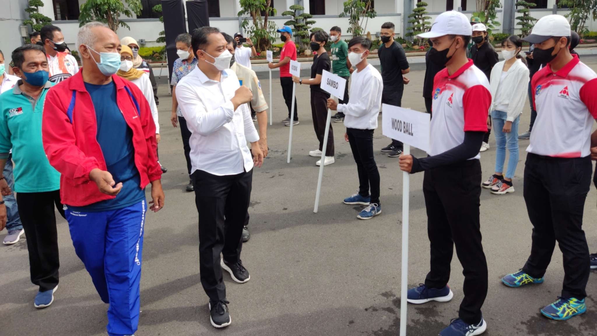 Walikota Surabaya, Eri Cahyadi, saat menyapa atlet yang masuk Puslatcab Kota Surabaya. (Foto: Fariz Yarbo/Ngopibareng.id)