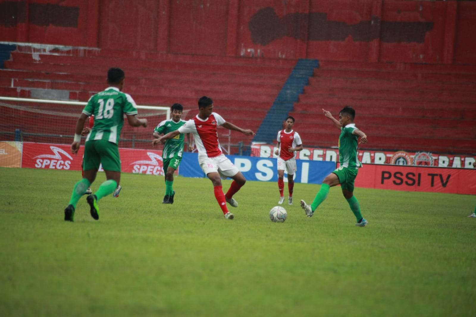 Skuad Persedikab vs Persihasel, Sabtu 12 Februari 2022. (Foto: Fendhy Plesmana/Ngopibareng.id)