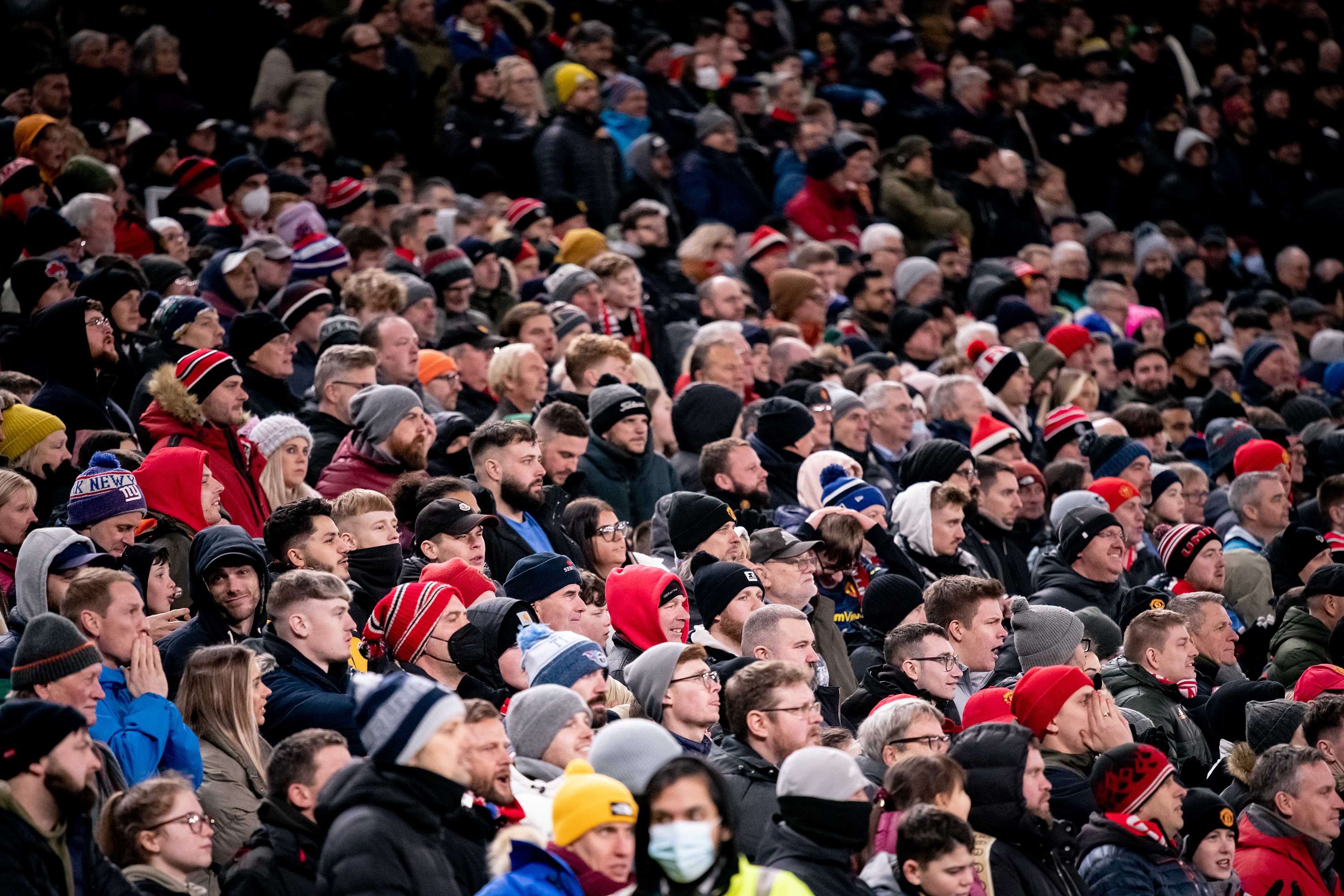 MU akan mencabut hak perpanjangan pemegang tiket musiman bila tidak hadir dalam 10 pertandingan kandang. (Foto: Twitter/@ManUtd)