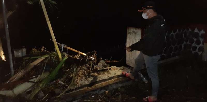 Dua rumah warga di Madiun rusak berat diterjang banjir. (Foto: Dok BPBD Kab Madiun)