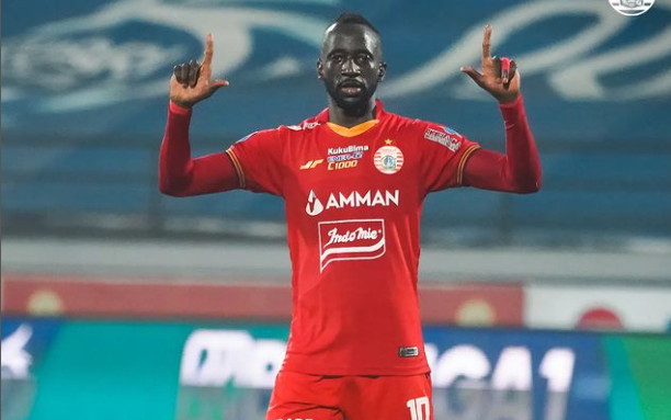 Pemain Persija, Makan Konate melakukan selebrasi usai menjebol gawan Persebaya, Senin 14 Februari 2022. (Foto: Persija)