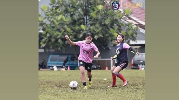 Skuad Arema FC Putri saat menjalani sesi latihan terakhir jelang keberangkatan ke Turki (Instagram: @aremafcwomenofficial)