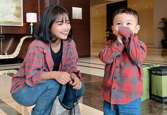 Fujianti Utami Putri alias Fuji An bersama keponakannya, Gala Sky Ardiansyah. (Foto: Instagram)