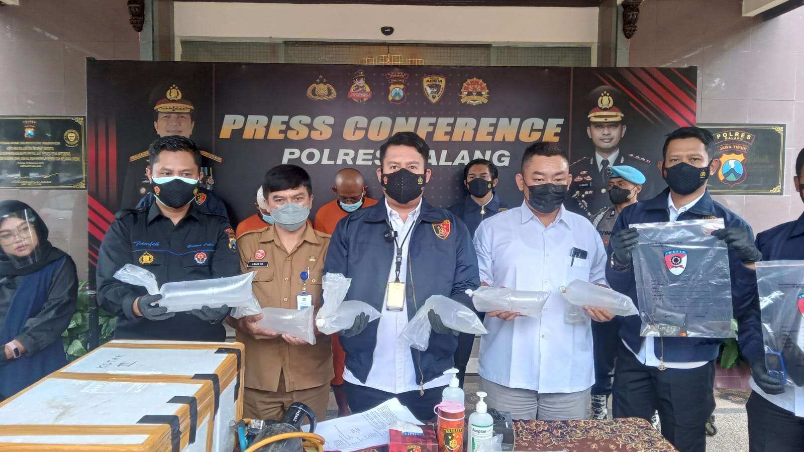 Polres Malang gelar perkara kasus penjualan benih bening lobster ilegal. (Foto: Istimewa)