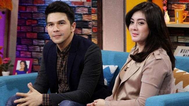 Pasangan Jonathan Frizzy dan Dhena Devanka resmi cerai setelah 10 tahun menikah. (Foto: Istimewa)