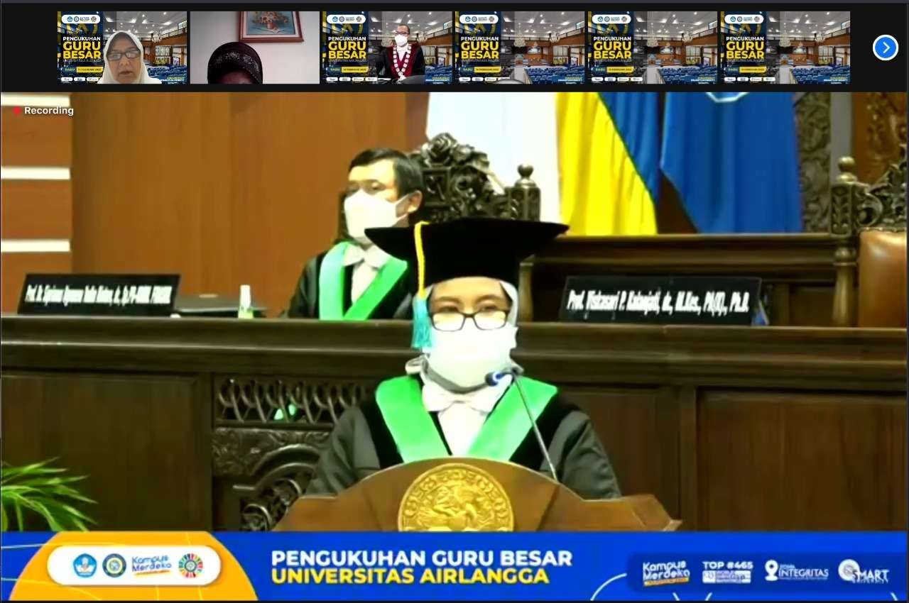 Prof. Viskasari Pintoko Kalanjati, dr., M.Kes., PA(K), Ph.D saat dikukuhkan menjadi guru besar Neuro Anatomy dan Neurosains perempuan pertama di Indonesia. (Foto: Istimewa)