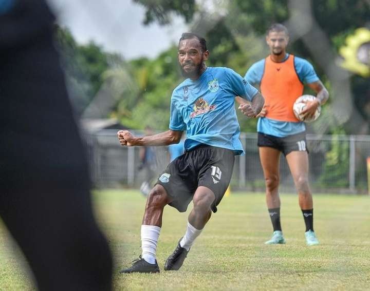 Persela Lamongan menghadapi Barito Putra dengan kondisi persiapan minim. (Foto: Imron Rosidi/Ngopibareng.id)