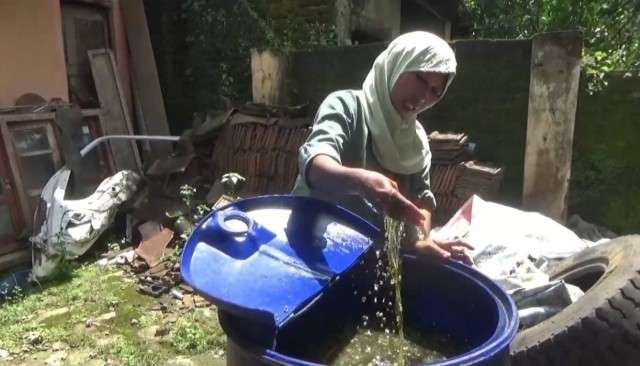 Pengusaha kerupuk tertipu promosi minyak goreng murah, ternyata isi air dan pewarna buatan. (Foto: Istimewa)