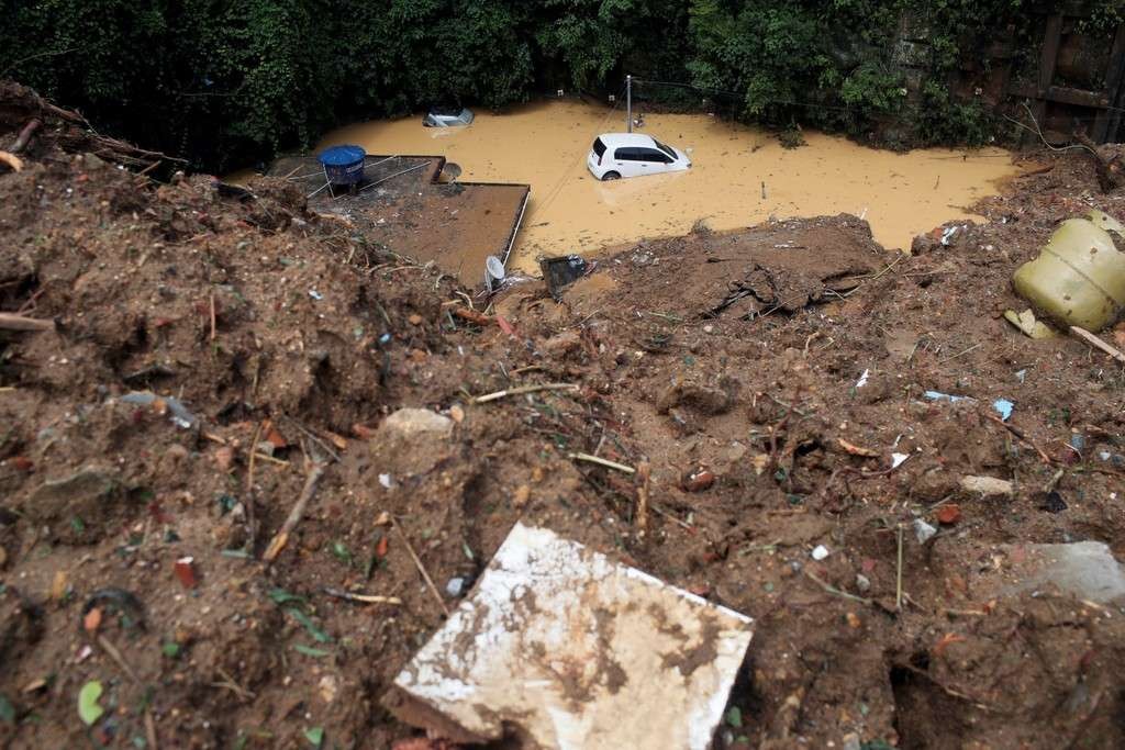 Keadaan longsor Morro da Oficina di Petropolis, Brasil.( Foto: Reuters)