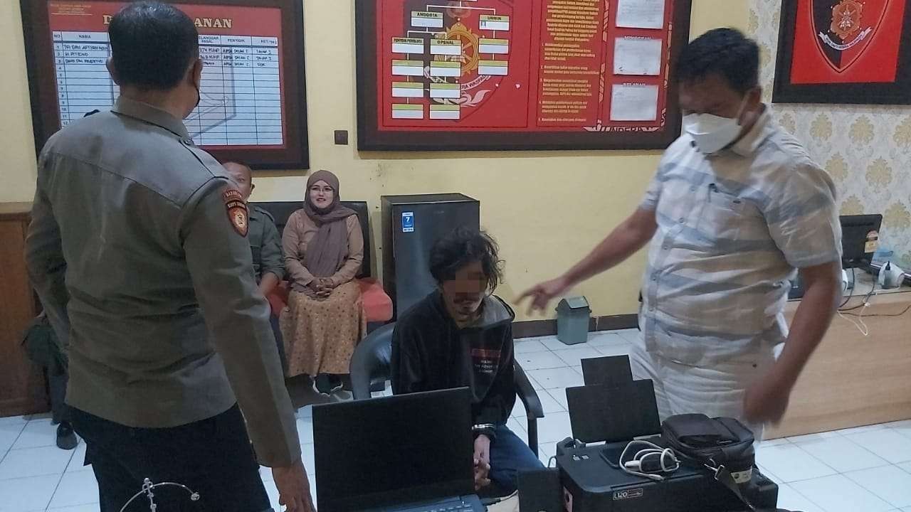 Tersangka diamankan di Polsek Patrang (Foto:Istimewa)