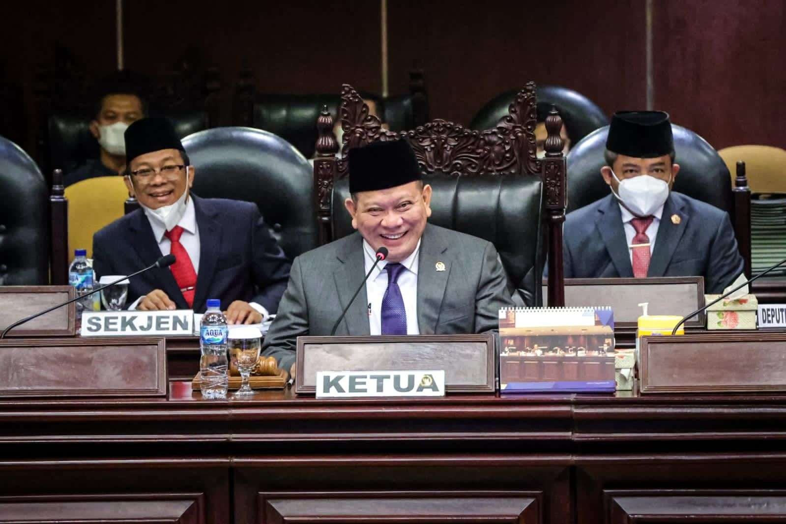 Ketua DPD RI AA LaNyalla Mahmud Mattalitti saat memimpin sidang DPD RI. (Foto: Istimewa)