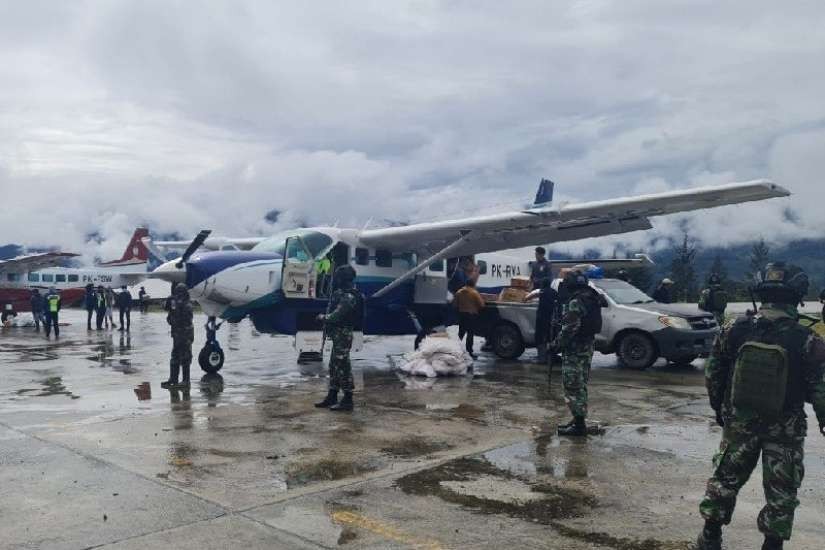 Aktivitas Bandara Aminggiru, Ilaga ditutup sementara pasca penembakan anggota Kopasgat oleh KKB. (Foto: Ant)