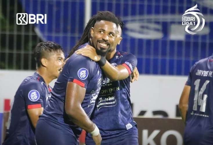 Skuad Arema FC saat laga kontra Madura United (Instagram:@aremaofficial)