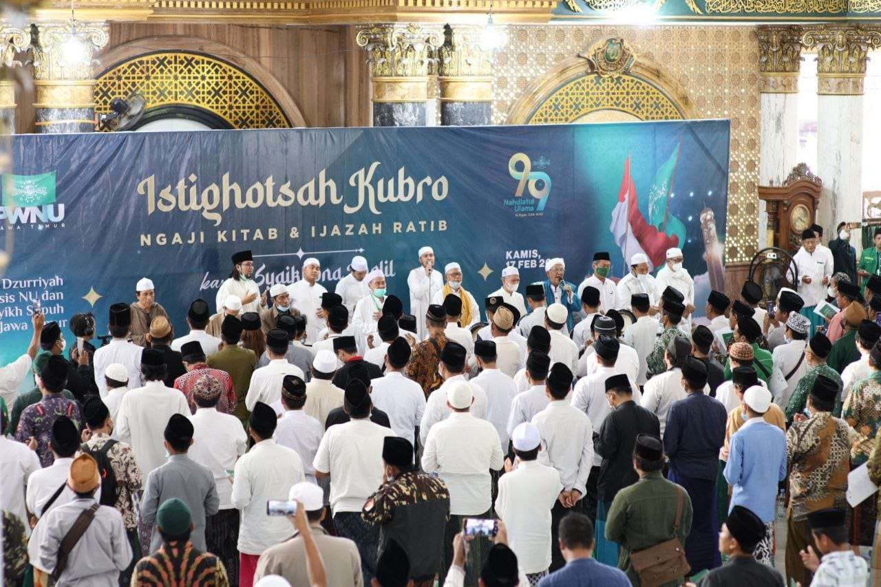 Istighotsah Kubro, Ngaji Kitab dan Ijazah Ratib Karya Syaikhona Kholil Bangkalan, bersama Dzurriyah Muassis NU dan Masyayikh Sepuh Jawa Timur, digelar di Bangkalan. (Foto: Istimewa)