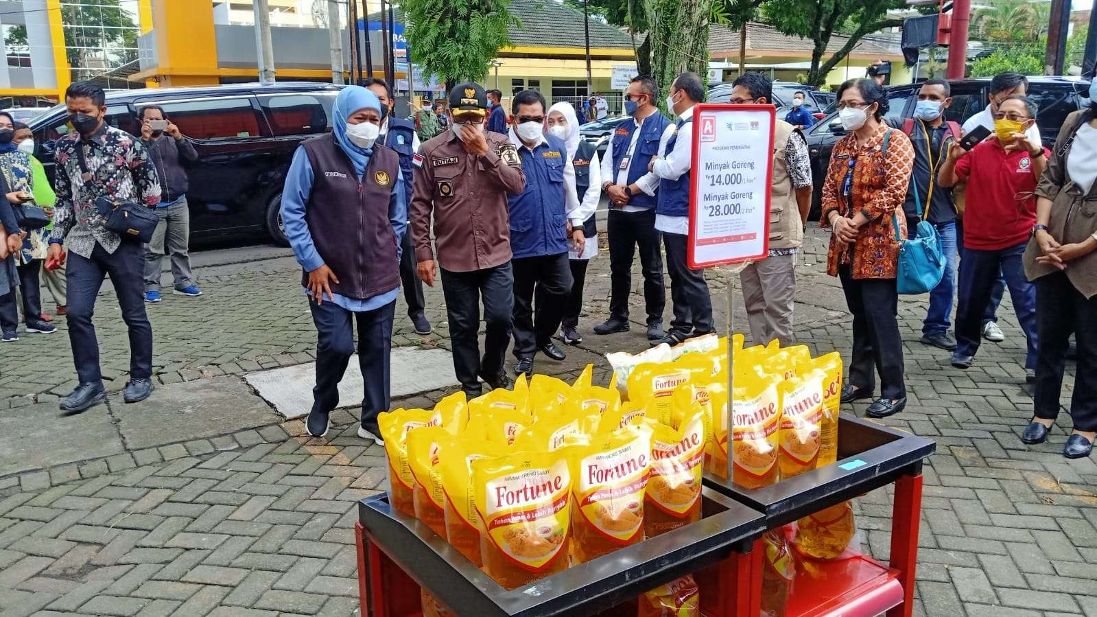 Sidak minyak goreng di Kota Malang oleh Gubernur Jawa Timur Khofifah Indar Parawansa dan Walikota Malang Sutiaji beberapa waktu lalu (Foto: Lalu Theo/ngopibareng.id)