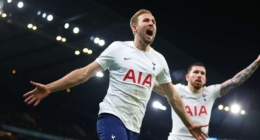 Harry Kane merayakan golnya ke gawang Manchester City dalam duel lanjutan Premier League pada Minggu 20 Februari 2022 dini hari WIB tadi. (Foto: Twitter/@SpursOfficial)