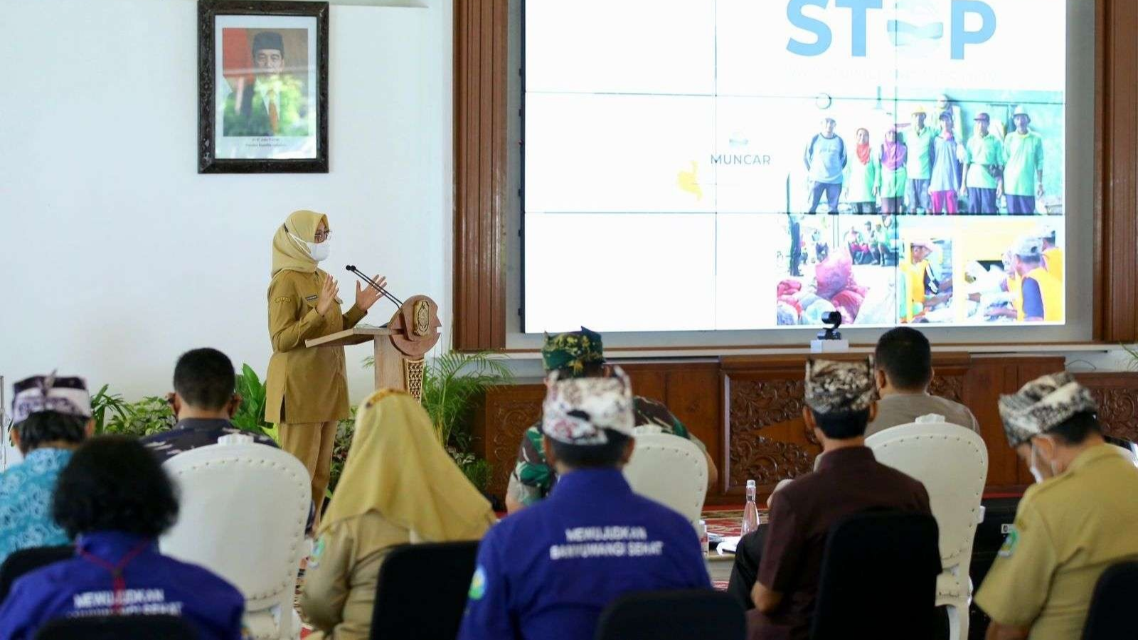 Bupati Banyuwangi Ipuk Fiestiandani menyampaikan papara dalam peluncuran program Banyuwangi Hijau (Foto: Istimewa)