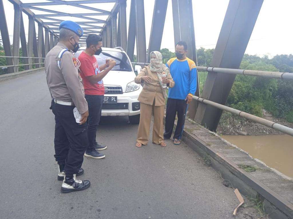 Polisi olah TKP kasus perampokan.(foto dok. Satreskrim)