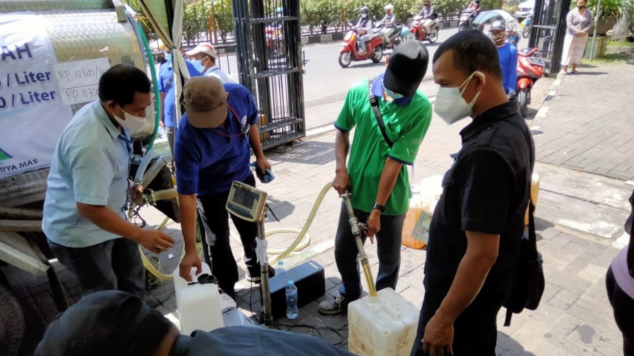 Distribusi minyak dari Kemendag. (Foto: Andhi Dwi/Ngopibareng.id)