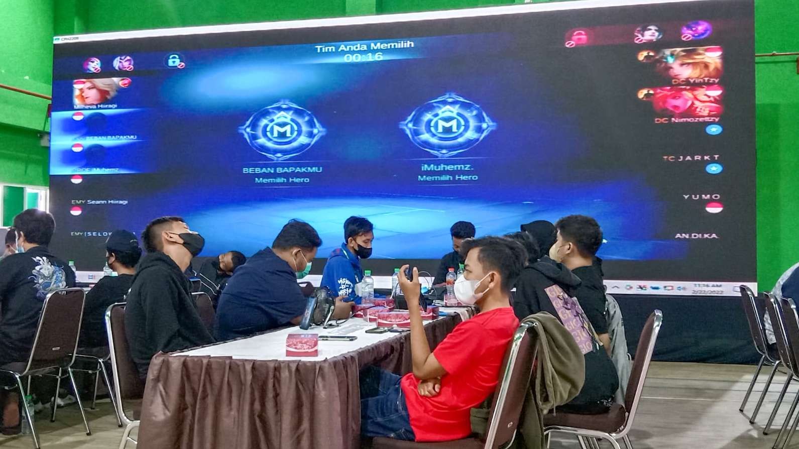 Peserta Kompetisi E-sport Mobile Legend di RSI Siti Hajar Sidoarjo. (Foto: Aini Arifin/Ngopibareng.id)