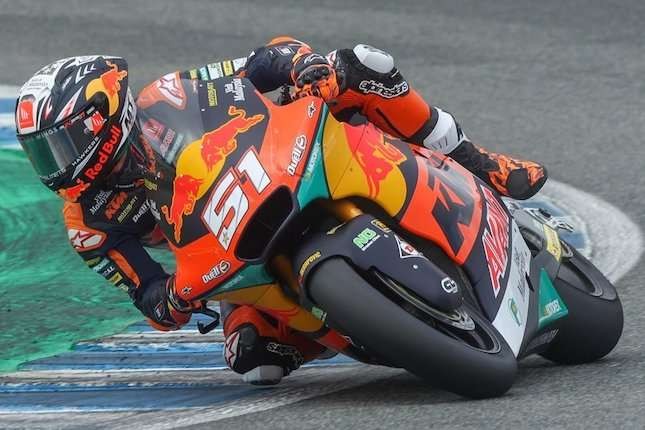 Pedro Acosta, pembalap Red Bull KTM Ajo memuncaki tes pra musim Moto2 di Portimao, Portugal.