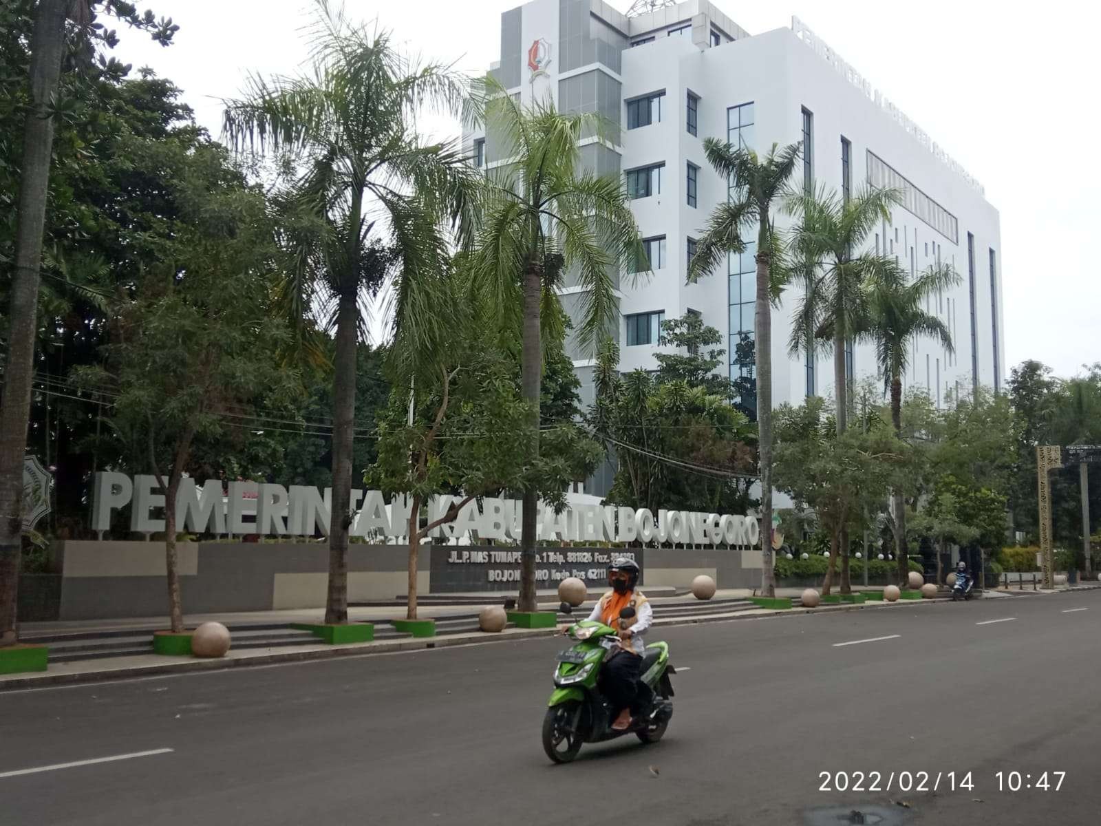 Kantor Bupati Bojonegoro di depan Alon-alon Kota bojonegoro.(Foto: Sujatmiko/Ngopibareng.id)