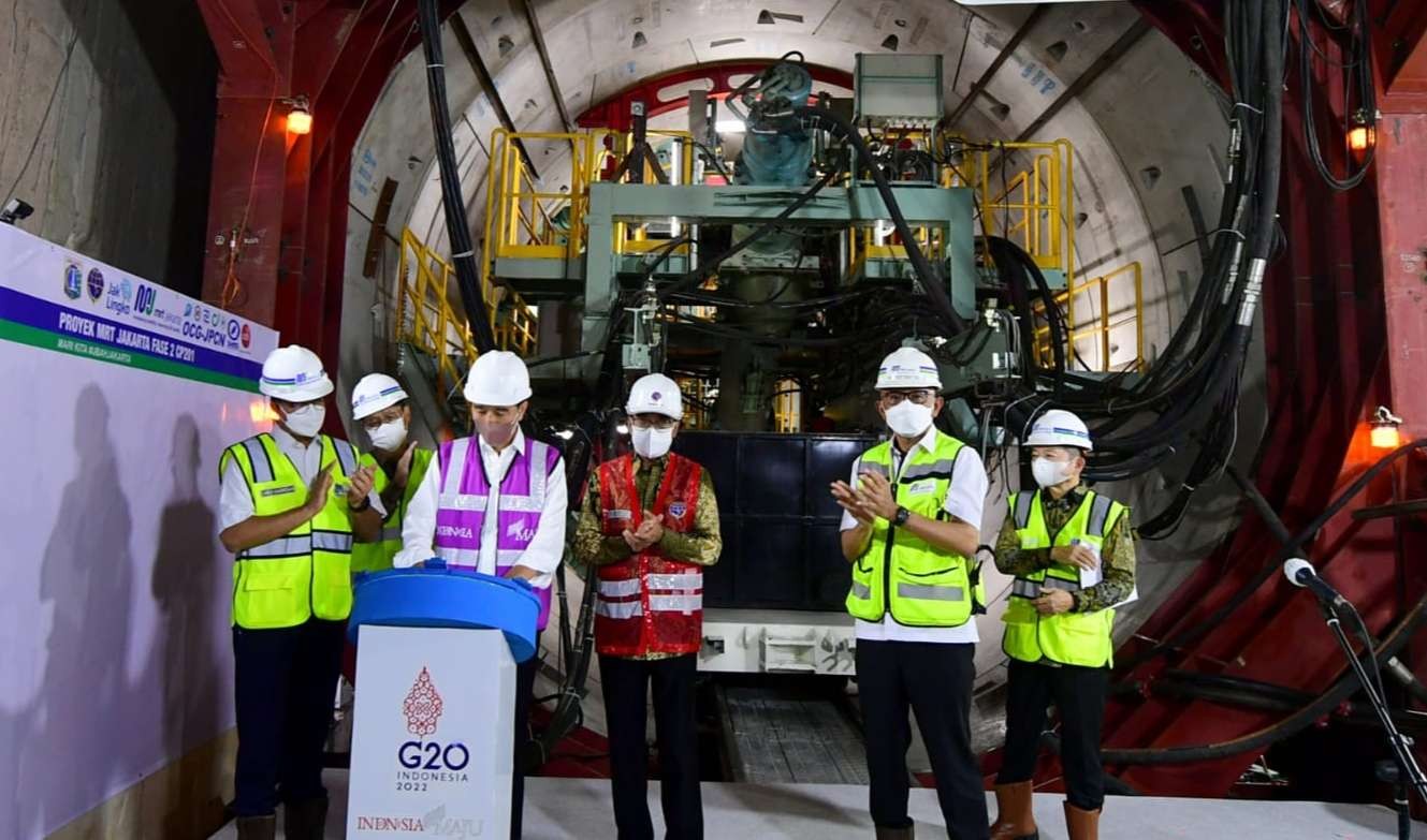 Presiden Joko Widodo pada peluncuran Tunnel Boring Machine (TBM) MRT Jakarta Fase 2A di Stasiun MRT Bundaran HI (foto: Setpres)