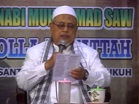 KH Mohammad Djamaluddin Ahmad saat memberi pengajian Kitab Al-Hikam, karya Ibnu Athaillah Assakandari. (Foto: Istimewa)