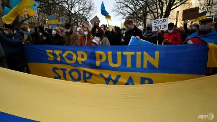 Protes anti-Rusia di Ukraina dilakukan segenap warga di negeri itu. (Foto: AFP)