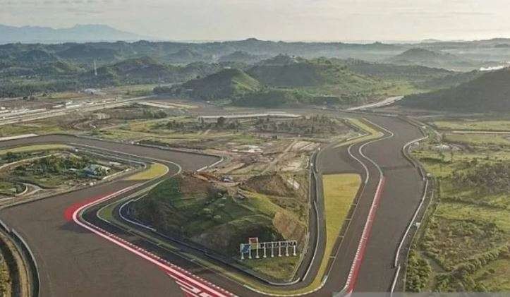 Foto udara tikungan ke-10 Pertamina Mandalika International Street Circuit di Kabupaten Lombok Tengah, Nusa Tenggara Barat (NTB). (Foto: Antara/Ahmad Subaidi).