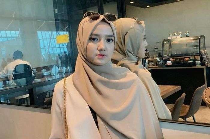 Wirda Mansur, putri pertama Ustadz Yusuf Mansur dibully gara-gara mengaku kuliah di Oxford dan grammar bahasa Inggris yang salah. (Foto: Istimewa)