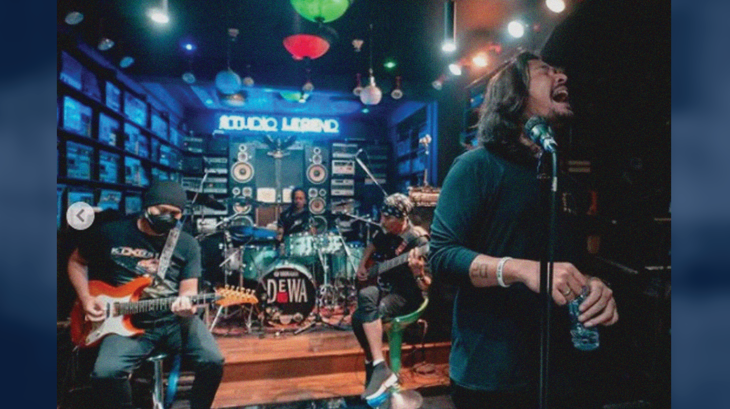 Marcello Tahitoe alias Ello latihan di studio Dewa 19. (Foto: Instagram)