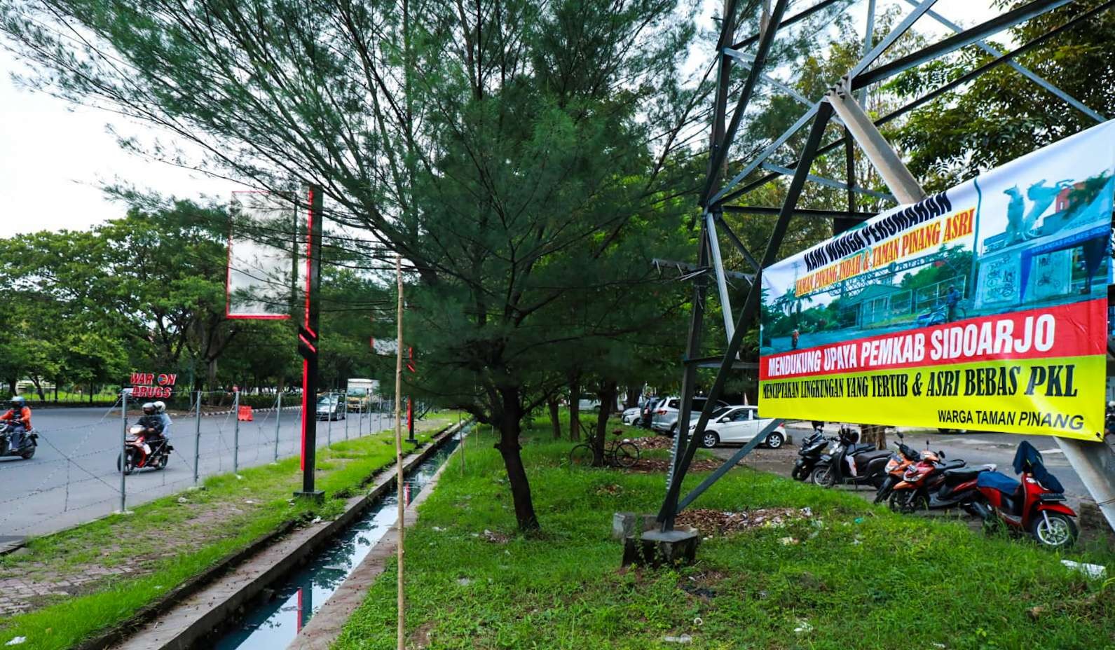 Kondisi terkini jalan taman pinang, terlihat bersih dan tidak macet (foto:Aini/Ngopibareng.id)