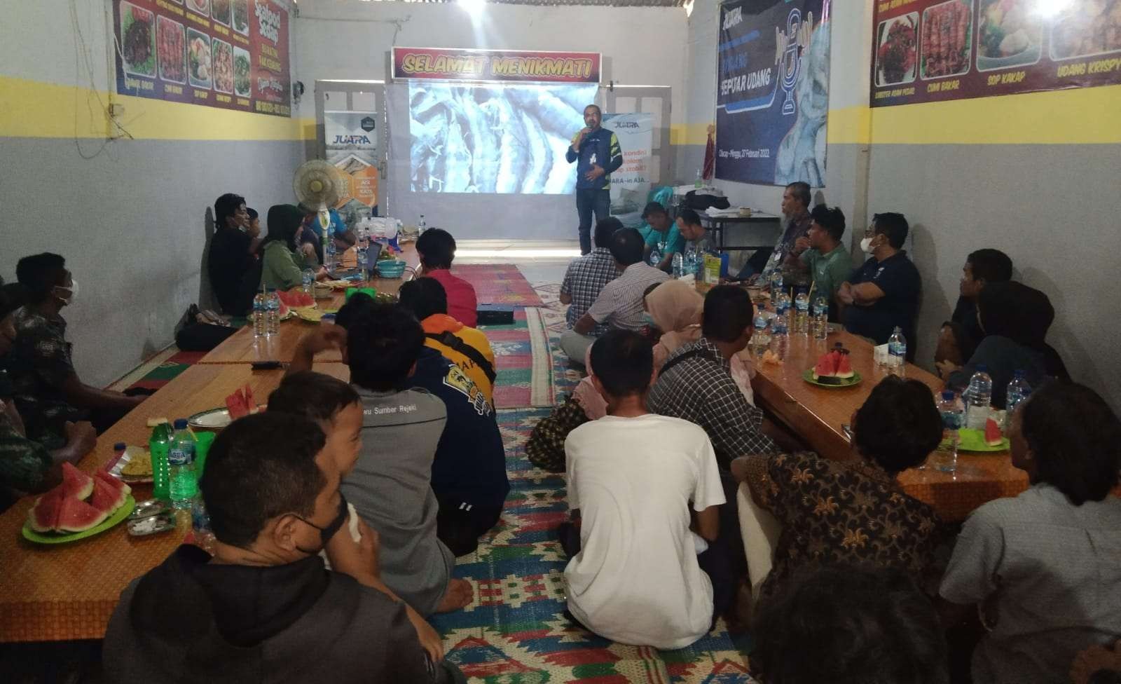 Edukasi yang diberikan oleh Enzym Juara dan E fishery kepada para pembudidaya udang di Jawa Tengah. (Foto: Istimewa)