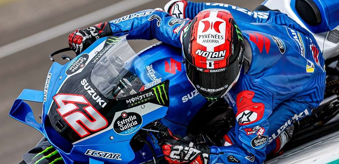 Rider Suzuki Ecstar, Alex Rins saat tampil di tes pramusim. (Foto: Twitter/@Rins42)