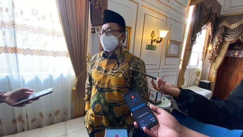 Walikota Malang, Sutiaji saat berada di ruang kerjanya (Foto: Lalu Theo/ngopibareng.id)