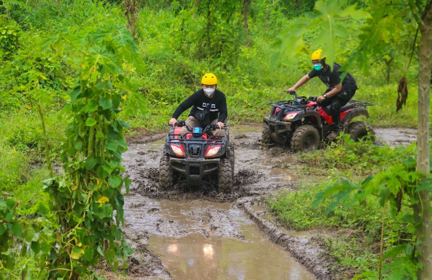 Pengunjung bermain ATV di Sidoarjo. (Foto: Aini/Ngopibareng.id)