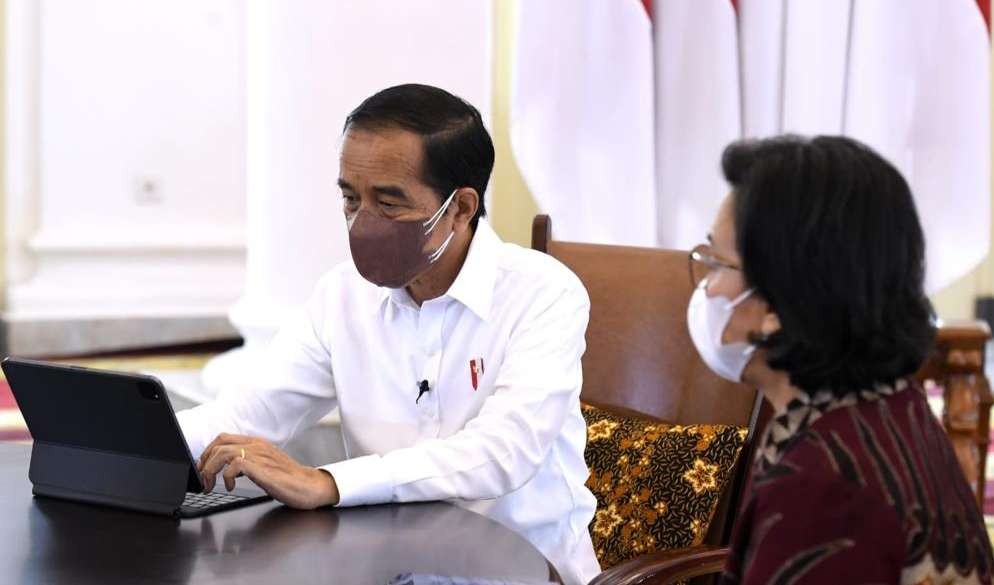 Presiden melaporkan SPT tahunan melalui aplikasi didampingi Menteri Keuangan Sri Mulyani ( Foto:: Setpres)