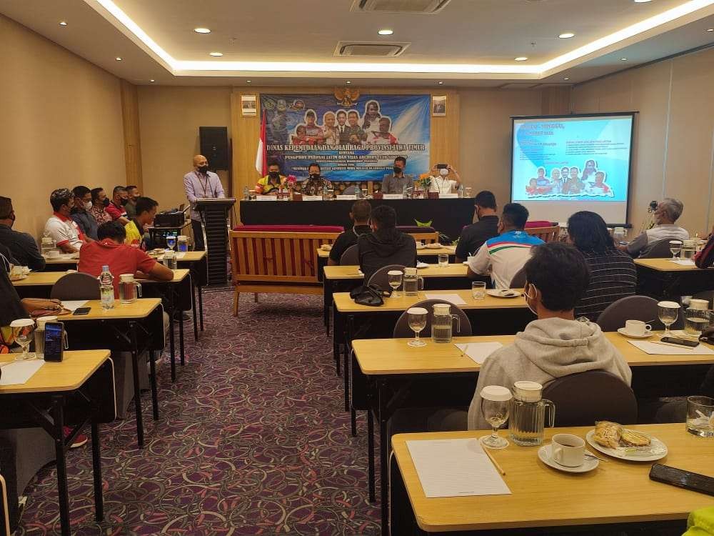 Kadispora Jatim, Pulung Chausar saat menbuka Workshop Panahan di Sidoarjo, Sabtu 5 Maret 2022. (Foto: Istimewa)