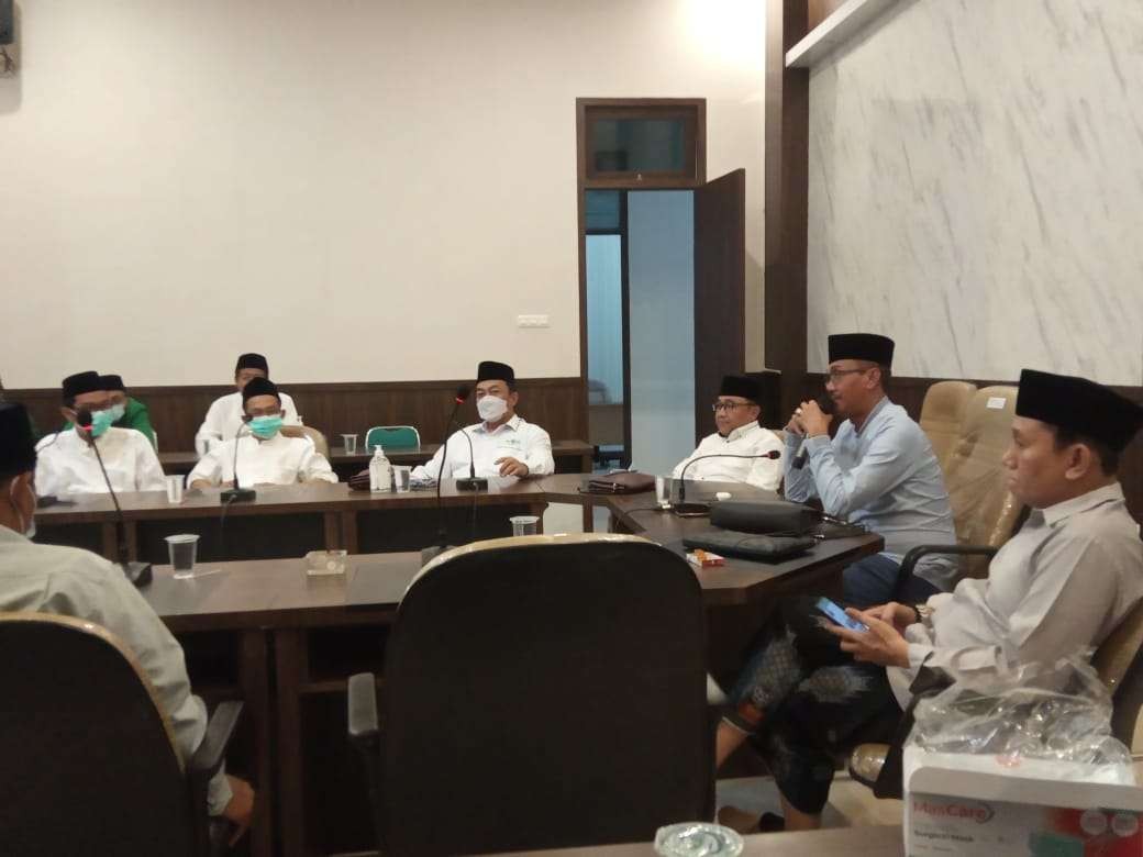 Rapat Koordinator Bidang Ekonomi PWNU Jatim, dipimpin Ir H Matorurrozaq Ismail, diikuti perwakilan BMT NU dan BPRS NU se-Jatim. (Foto: Istimewa)