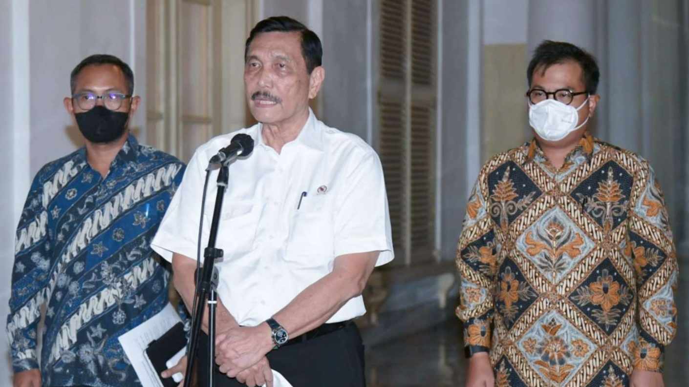 Menko Marves Luhut Binsar Panjaitan menyampaikan hasil pertemuannya dengan Presiden Jokowi di Istana Bogor. (Foto: Setpres)