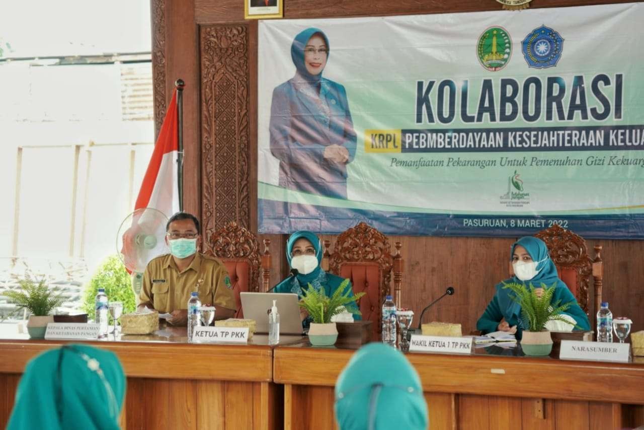 Ketua TP PKK Bu Fatma Saifullah Yusuf saat membuka acara kolaborasi KRPL bersama Dinas Pertanian dan Ketahanan Pangan, di Pendopo Surga Surgi Selasa, 8 Maret 2022. (Foto: Dinas Infokom Kota Pasuruan)